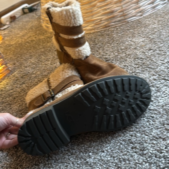 Ugg boots - Picture 3 of 3